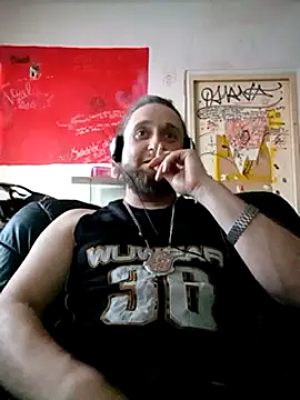 Snapshot of Ozomitro chatting on 02.02.25 Ozomitro online show from 02.02.25