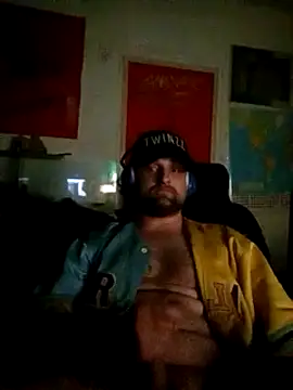 Snapshot of Ozomitro chatting on 03.19.25 Ozomitro online show from 03.19.25