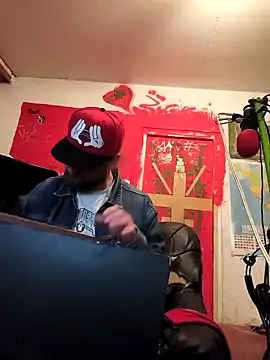 Snapshot of Ozomitro chatting on 10.02.25 Ozomitro online show from 10.02.25