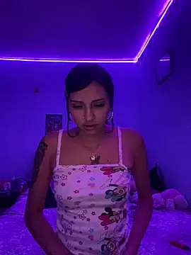 Hilary pinkk online show from 01.04.25