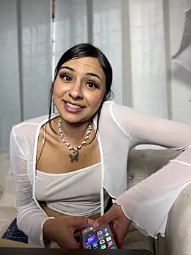 Hilary pinkk online show from 01.17.25