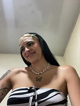 Hilary pinkk online show from 03.03.25