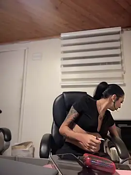 Hilary pinkk online show from 12.19.25