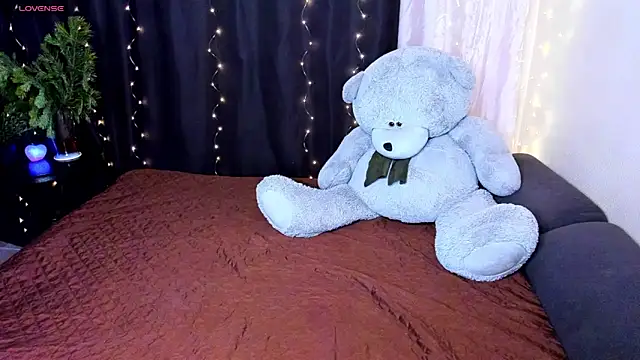 Snapshot of Ashley_Rous chatting on 01.22.25 Ashley Rous online show from 01.22.25