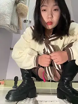 Snapshot of Xixi-Gala chatting on 12.25.24 Xixi-Gala online show from 12.25.24