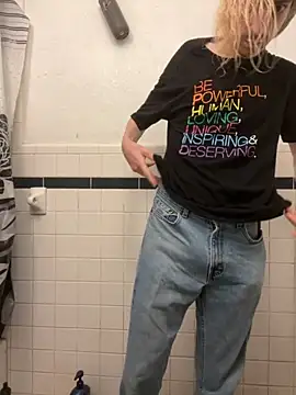 tallnerdyguy online show from 10.14.25