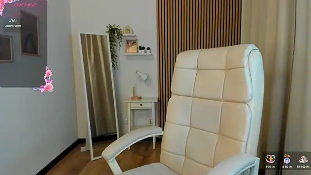 Snapshot of margeriTirell chatting on 09.11.25 margeriTirell online show from 09.11.25