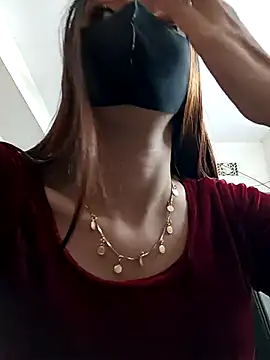 Snapshot of Tisha-01 chatting on 11.20.25 Tisha-01 online show from 11.20.25