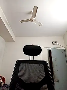 Snapshot of Tisha-01 chatting on 11.23.25 Tisha-01 online show from 11.23.25