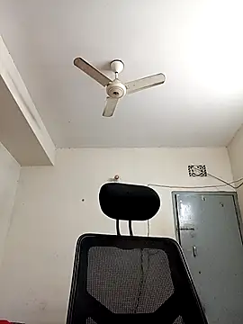 Snapshot of Tisha-01 chatting on 11.27.25 Tisha-01 online show from 11.27.25