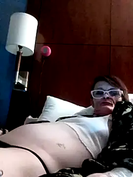 Snapshot of ivylee31 chatting on 01.20.25 ivylee31 online show from 01.20.25