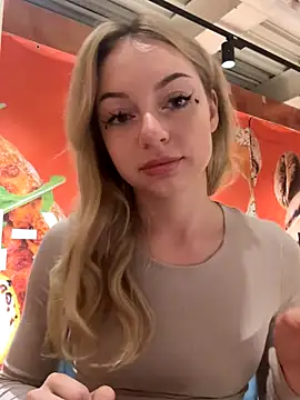 Snapshot of melissa_grr chatting on 12.02.24 melissa grr online show from 12.02.24