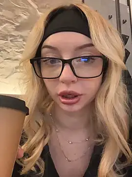 Snapshot of melissa_grr chatting on 12.21.24 melissa grr online show from 12.21.24