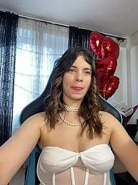 Snapshot of CurlyLara chatting on 03.01.25 CurlyLara online show from 03.01.25