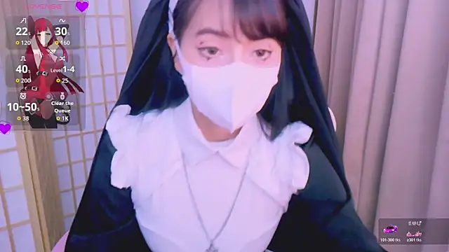 Snapshot of desiregirl69 chatting on 10.31.25 desiregirl69 online show from 10.31.25