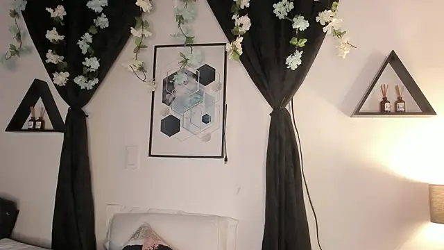 Khenta Michells online show from 04.06.26