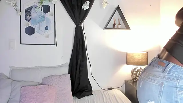 Khenta Michells online show from 04.07.26