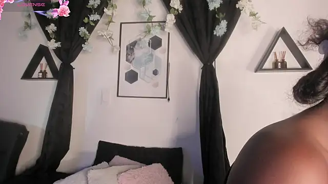 Snapshot of Khenta_Michells chatting on 04.23.26 Khenta Michells online show from 04.23.26