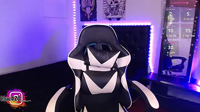 Snapshot of Skyler__blue4 chatting on 10.19.25 Skyler  blue4 online show from 10.19.25