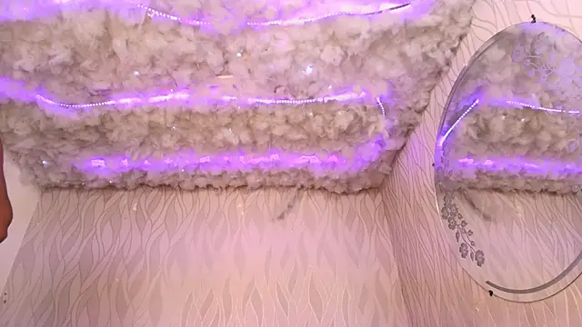 Snapshot of begoniia chatting on 12.17.24 begoniia online show from 12.17.24