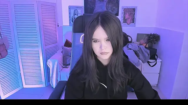 Elainebeness online show from 10.24.25