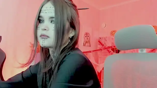 Elainebeness online show from 10.30.25