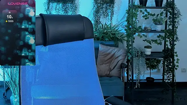 Elainebeness online show from 12.21.25