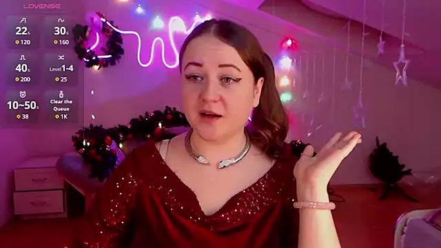 Snapshot of LizzyShine chatting on 12.18.24 LizzyShine online show from 12.18.24