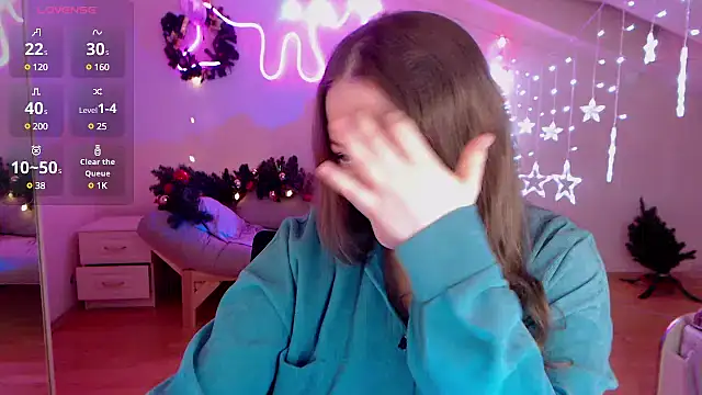 Snapshot of LizzyShine chatting on 12.24.24 LizzyShine online show from 12.24.24