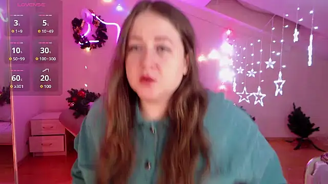 Snapshot of LizzyShine chatting on 12.26.24 LizzyShine online show from 12.26.24