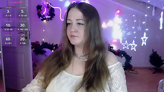 Snapshot of LizzyShine chatting on 12.26.24 LizzyShine online show from 12.26.24