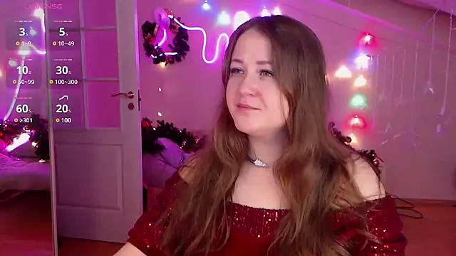 Snapshot of LizzyShine chatting on 12.29.24 LizzyShine online show from 12.29.24
