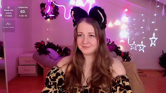 Snapshot of LizzyShine chatting on 12.29.24 LizzyShine online show from 12.29.24