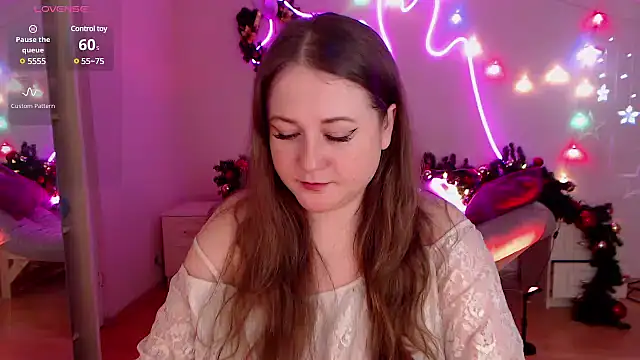 Snapshot of LizzyShine chatting on 12.30.24 LizzyShine online show from 12.30.24