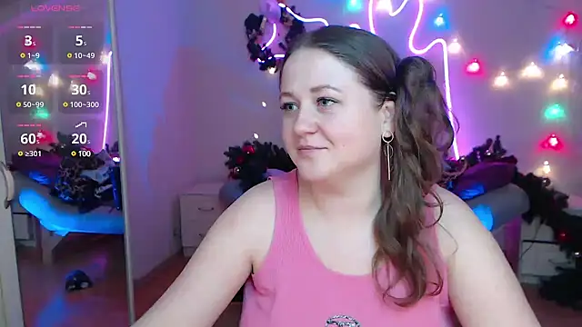 Snapshot of LizzyShine chatting on 01.07.25 LizzyShine online show from 01.07.25