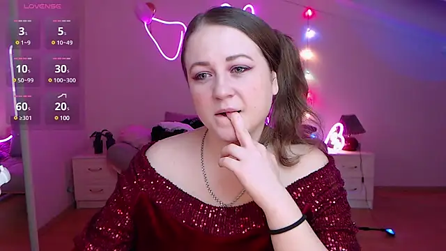 Snapshot of LizzyShine chatting on 01.10.25 LizzyShine online show from 01.10.25