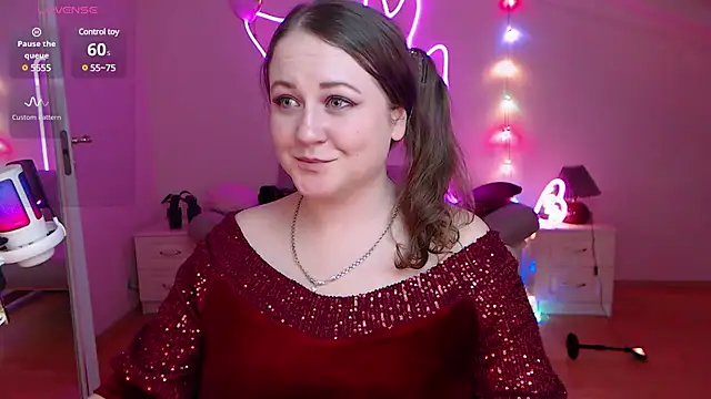 Snapshot of LizzyShine chatting on 01.10.25 LizzyShine online show from 01.10.25
