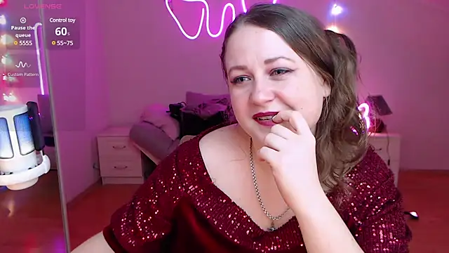 Snapshot of LizzyShine chatting on 01.10.25 LizzyShine online show from 01.10.25