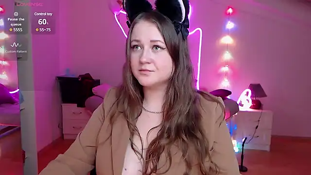 Snapshot of LizzyShine chatting on 01.13.25 LizzyShine online show from 01.13.25