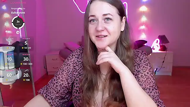 Snapshot of LizzyShine chatting on 01.15.25 LizzyShine online show from 01.15.25