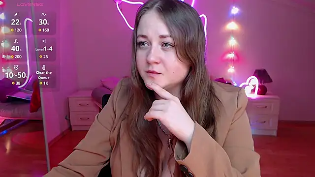 Snapshot of LizzyShine chatting on 01.19.25 LizzyShine online show from 01.19.25