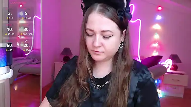 Snapshot of LizzyShine chatting on 01.27.25 LizzyShine online show from 01.27.25