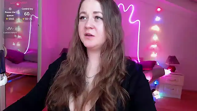Snapshot of LizzyShine chatting on 02.03.25 LizzyShine online show from 02.03.25