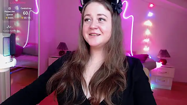 Snapshot of LizzyShine chatting on 02.03.25 LizzyShine online show from 02.03.25