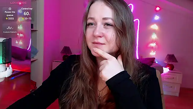 Snapshot of LizzyShine chatting on 02.04.25 LizzyShine online show from 02.04.25
