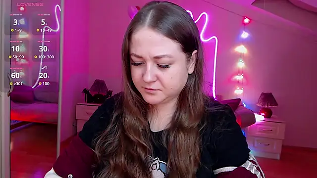 Snapshot of LizzyShine chatting on 02.06.25 LizzyShine online show from 02.06.25