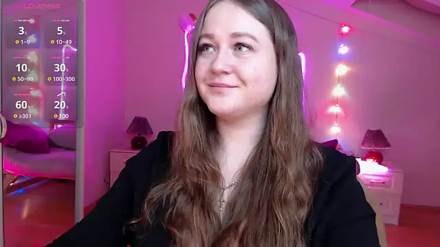 Snapshot of LizzyShine chatting on 02.13.25 LizzyShine online show from 02.13.25