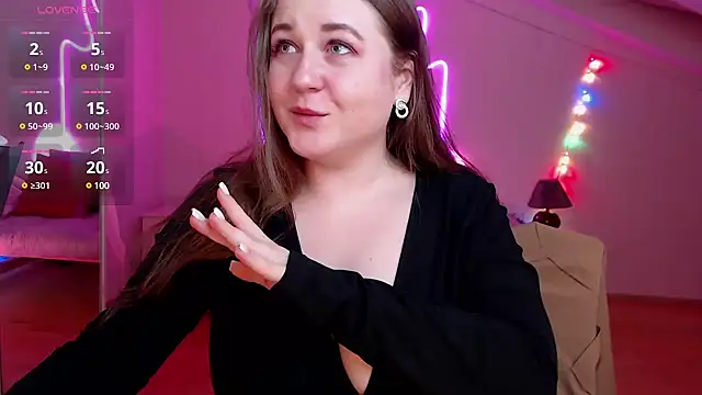 Snapshot of LizzyShine chatting on 02.21.25 LizzyShine online show from 02.21.25