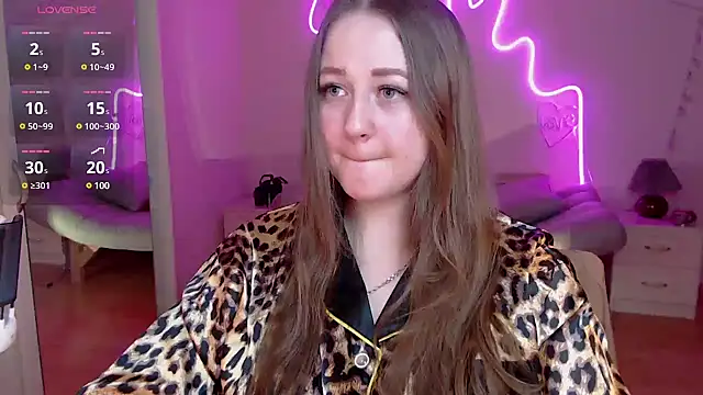 Snapshot of LizzyShine chatting on 03.07.25 LizzyShine online show from 03.07.25
