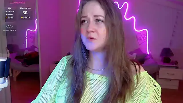 Snapshot of LizzyShine chatting on 03.07.25 LizzyShine online show from 03.07.25